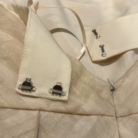 Like new BCBG cocktail sleeveless short dress in size 0. - Picture 4 of 5